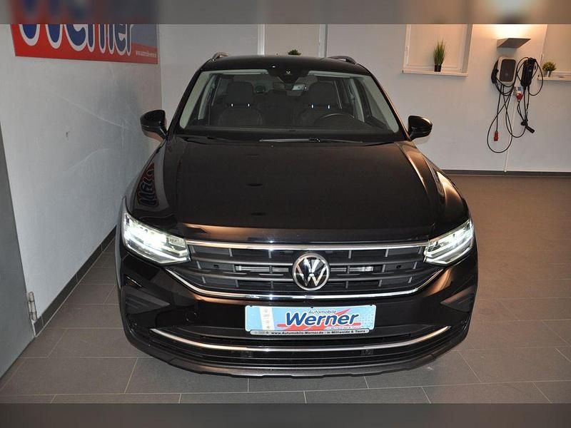 Gebraucht VW Tiguan Active 150 PS (110 kW) 2021 Schwarz SUV