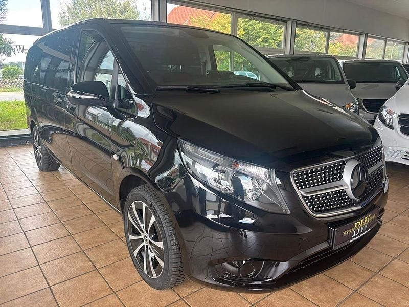 Schwarz Gebraucht 2022 Mercedes Vito Van / Kleinbus | 49.999 € - Bild 1/4