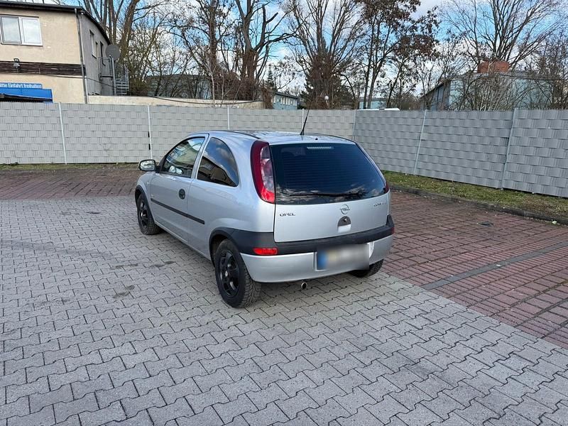 Gebraucht Opel Corsa 75 PS (55 kW) 2001 Silber Kleinwagen