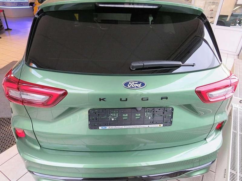 Neu Ford Kuga ST-Line 186 PS (136 kW) 2025 Bursting green SUV
