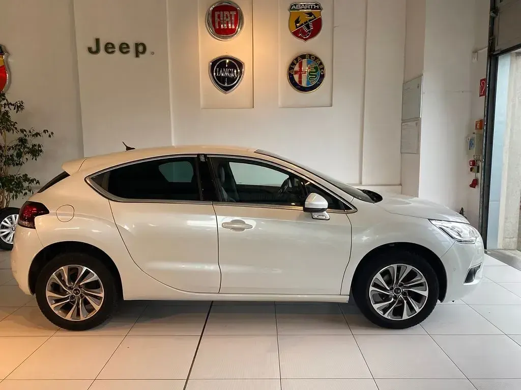 Gebraucht Citroën DS4 Chic 131 PS (96 kW) 2015 Weiß Kleinwagen