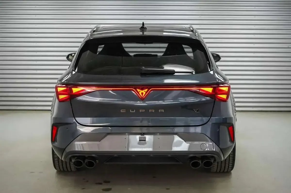 Second-hand Cupra Leon VZ 333 CP (244 kW) 2025 Gri Break