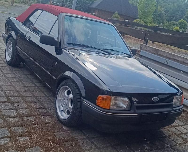 Schwarz Gebraucht 1986 Ford Escort Cabriolet Cabrio | 4.100 € - Bild 1/4