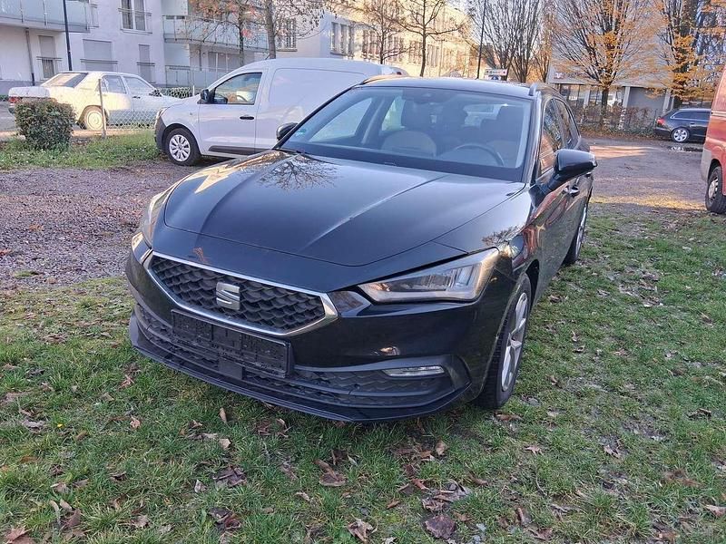 Mitternachtsschwarz Gebraucht 2022 Seat Leon Style Kombi | 15.600 € (Superpreis) - Bild 1/4