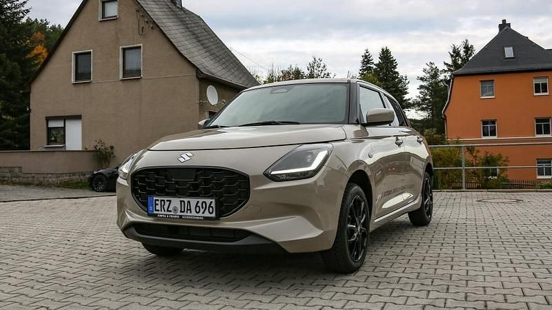 Braun Gebraucht 2024 Suzuki Swift Comfort Limousine | 19.490 € (Fairer Preis) - Bild 1/4
