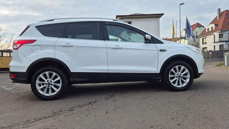 Gebraucht Ford Kuga Individual 150 PS (110 kW) 2015 Grau SUV