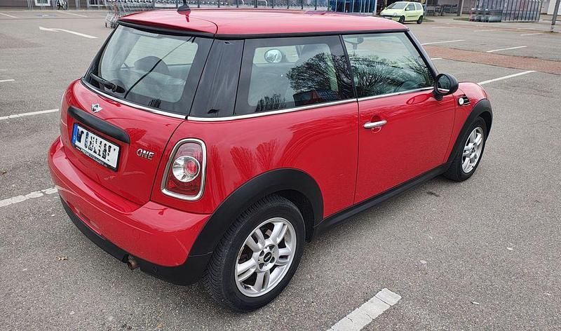 Gebraucht Mini ONE 75 PS (55 kW) 2013 Rot Kleinwagen