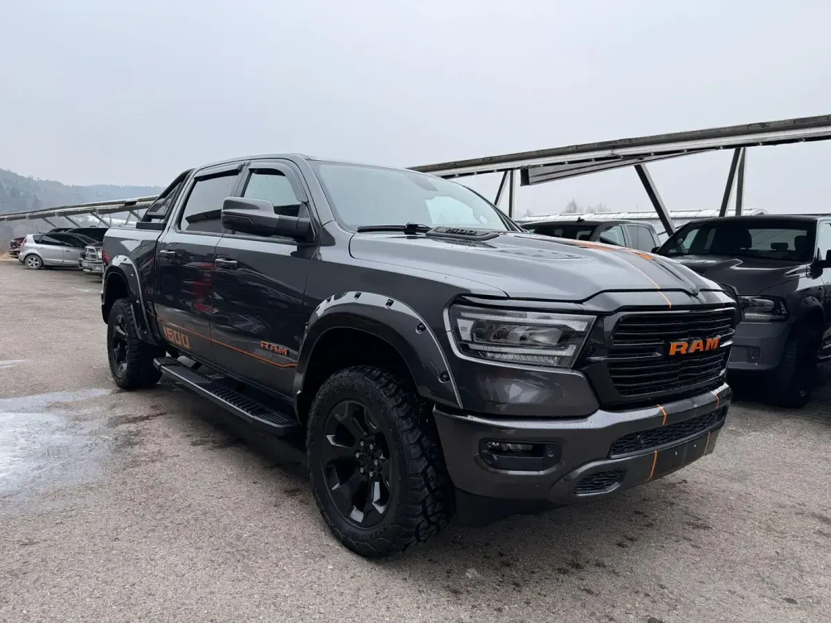 Gebraucht Dodge Ram 401 PS (294 kW) 2022 Grau Pickup