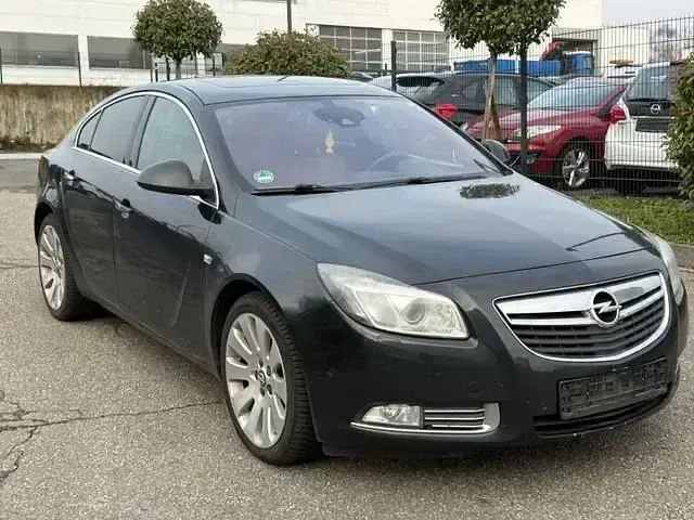 Usata Opel Insignia Innovation 194 CV (142 kW) 2012 Nero Berlina