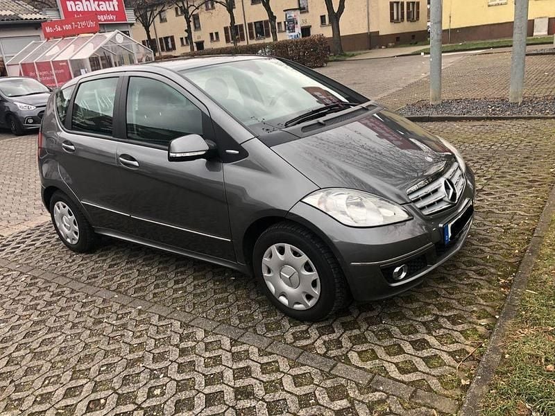 Gebraucht Mercedes A180 Avantgarde 109 PS (80 kW) 2011 Grau Van / Kleinbus