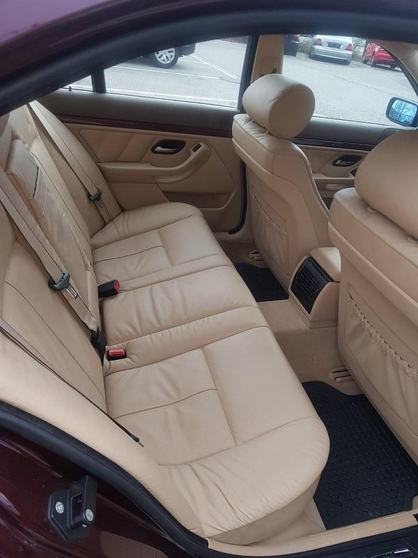 Gebraucht BMW 523 170 PS (125 kW) 1998 Rot Limousine