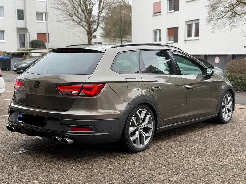 Gebraucht Seat Leon X-Perience 184 PS (135 kW) 2015 Braun Kombi