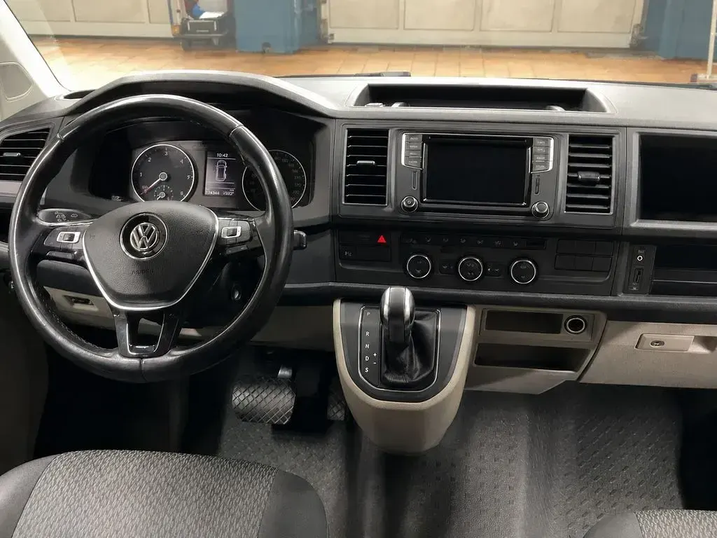Gebraucht VW Caravelle 204 PS (150 kW) 2017 Silber Van