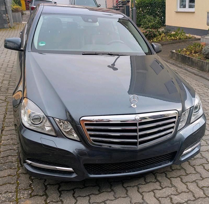 Gebraucht Mercedes E200 Avantgarde 184 PS (135 kW) 2011 Grau Limousine