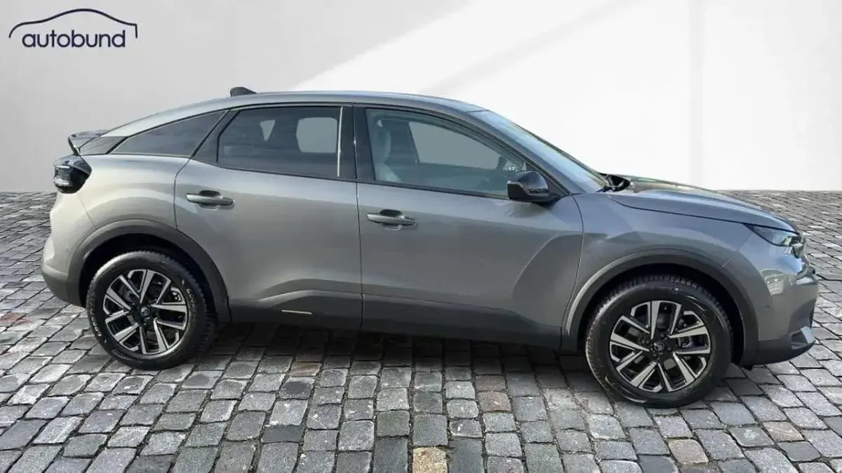 Neu Citroën C4 131 PS (96 kW) 2025 Grau / mercuregrau SUV