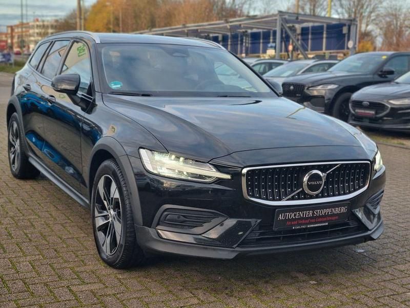 Gebraucht Volvo V60 CC Plus 197 PS (144 kW) 2022 Schwarz Kombi