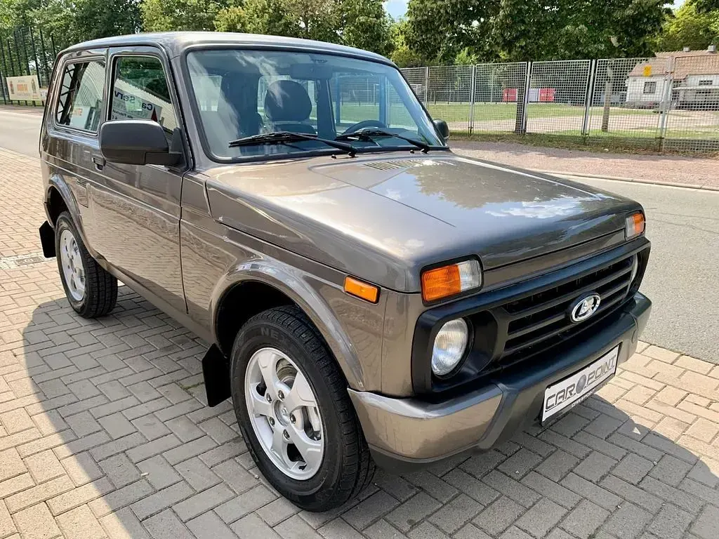 Gebraucht Lada Taiga 83 PS (61 kW) 2019 Braun met. SUV