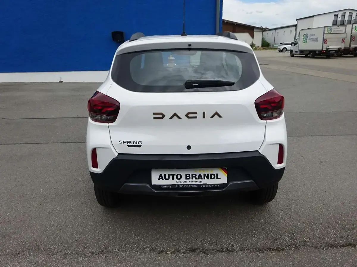 Używany Dacia Spring Extreme 47 kW (65 KM) 2023 Biały Hatchback