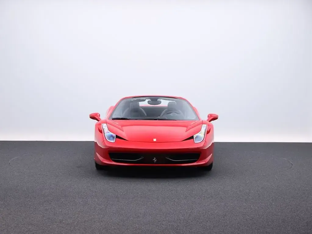 Second-hand Ferrari 458 570 CP (419 kW) 2012 Roșu Cabrio