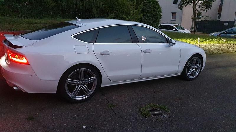 Weiß Gebraucht 2011 Audi A7 Sportback Ambiente Kleinwagen | 14.500 € (Fairer Preis) - Bild 1/4