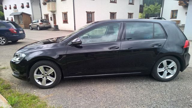 Gebraucht VW Golf VII 105 PS (77 kW) 2013 Schwarz metallic Limousine