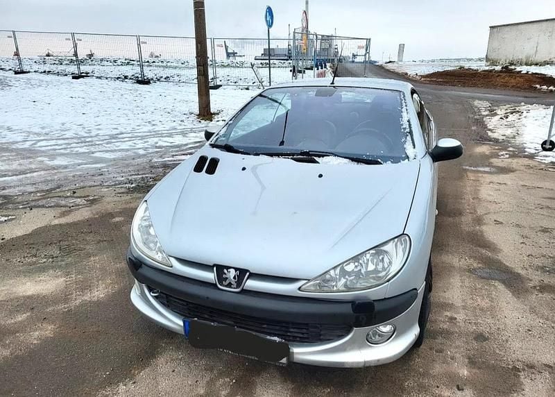 Gebraucht Peugeot 206 CC 109 PS (80 kW) 2003 Silber Cabrio