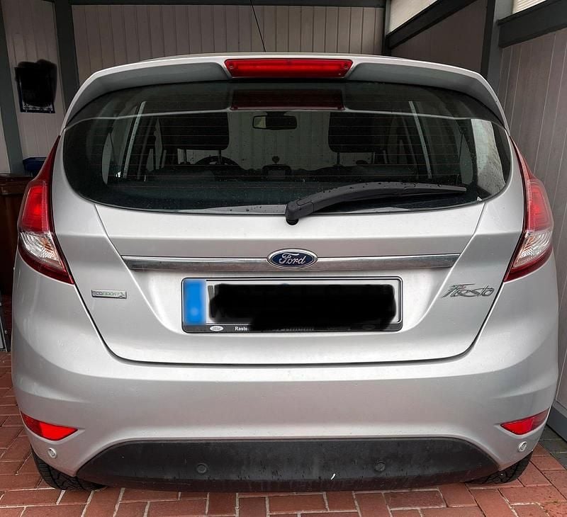 Gebraucht Ford Fiesta Titanium 101 PS (74 kW) 2015 Silber Limousine