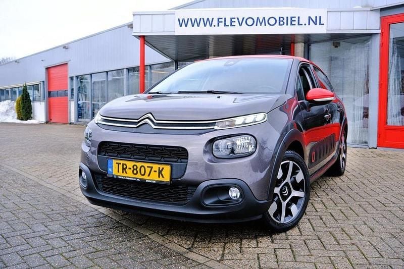 Grau Gebraucht 2018 Citroën C3 PureTech Limousine | 10.950 € (Guter Preis) - Bild 1/4