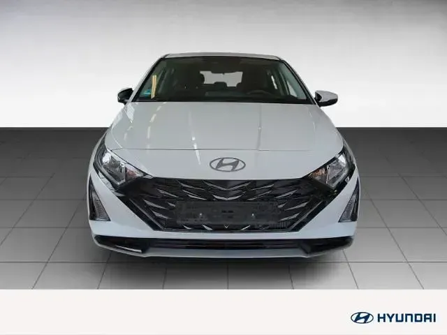 Gebraucht Hyundai i20 Select 101 PS (74 kW) 2025 Weiss Kleinwagen