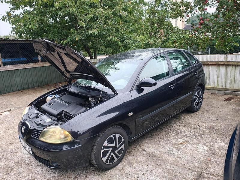Schwarz Gebraucht 2003 Seat Ibiza Limousine | 1.000 € (Fairer Preis) - Bild 1/4