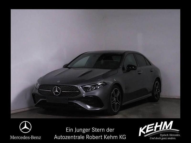 Mountain grau (metallic) Gebraucht 2024 Mercedes A220 AMG Limousine | 35.989 € (Fairer Preis) - Bild 1/4