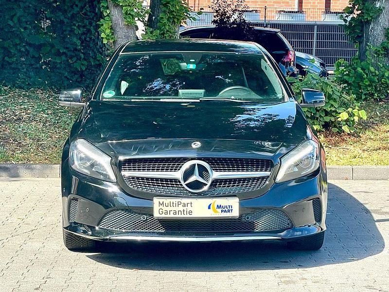 Schwarz Gebraucht 2018 Mercedes A180 Limousine | 13.999 € (Guter Preis) - Bild 1/4