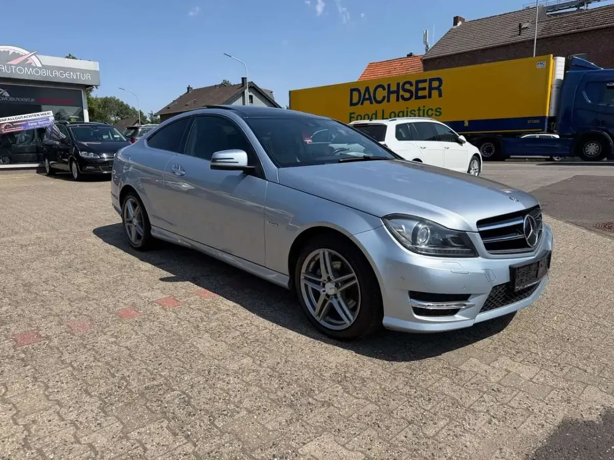Gebraucht Mercedes C220 AMG 170 PS (125 kW) 2014 Diamantsilber Coupé
