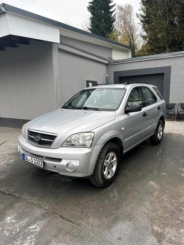 Grau Gebraucht 2005 Kia Sorento 2 SUV | 3.850 € (Fairer Preis) - Bild 1/4