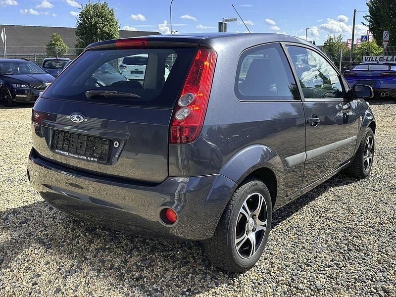 Gebraucht Ford Fiesta 90 PS (66 kW) 2006 Grau Kleinwagen