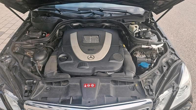 Gebraucht Mercedes E500 387 PS (284 kW) 2010 Schwarz Limousine