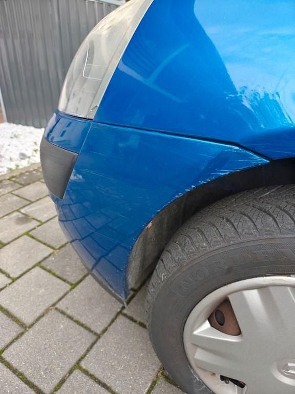 Blau Gebraucht 2005 Renault Clio II Authentique Limousine | 1.450 € (Guter Preis) - Bild 1/4