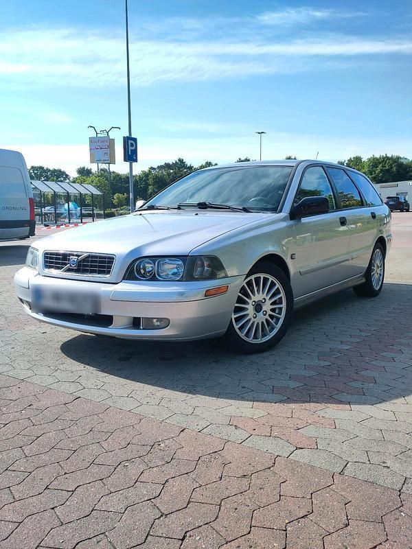 Silber Gebraucht 2004 Volvo V40 Kombi | 1.250 € (Fairer Preis) - Bild 1/4