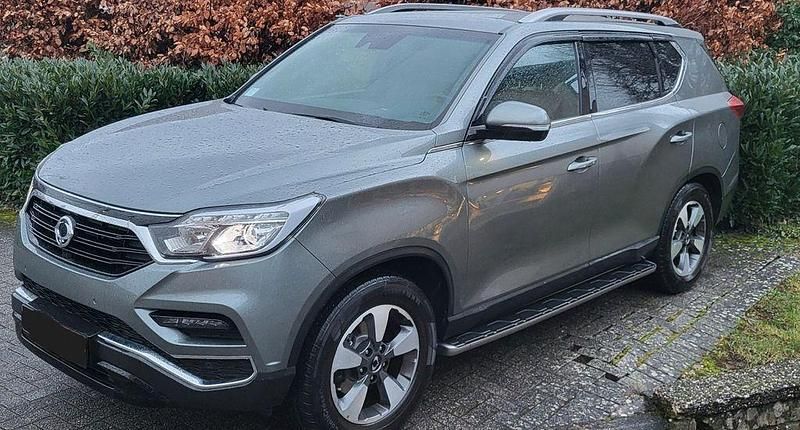 Grau Gebraucht 2018 Ssangyong (KGM) Rexton Sapphire SUV | 20.000 € - Bild 1/4