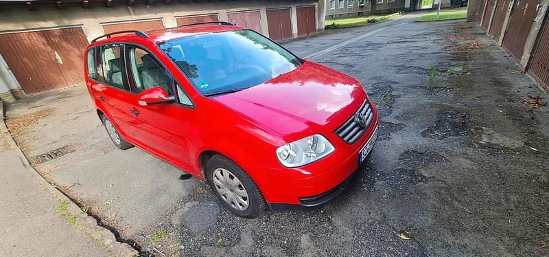 Rot Gebraucht 2005 VW Touran Van / Kleinbus | 1.200 € (Superpreis) - Bild 1/4