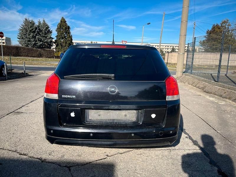 Gebraucht Opel Signum Edition 140 PS (102 kW) 2006 Schwarz Kleinwagen