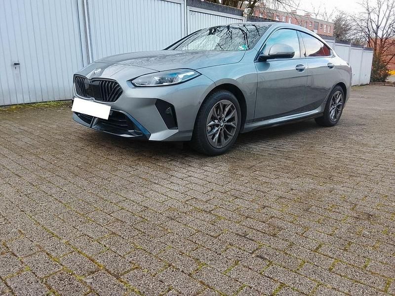 Grau Gebraucht 2025 BMW 220 Sport Line Coupé | 25.800 € - Bild 1/4
