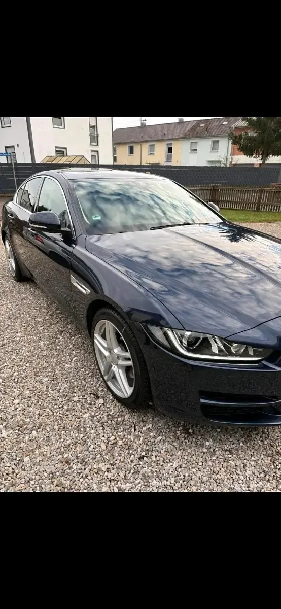 Gebraucht Jaguar XE 180 PS (132 kW) 2016 Blau Limousine