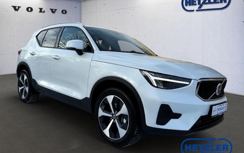 Neu Volvo XC40 Core 163 PS (119 kW) 2026 Weiß SUV