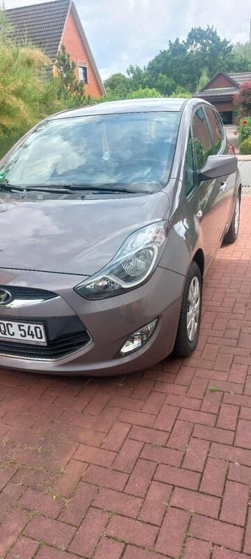 Braun Gebraucht 2014 Hyundai ix20 Van / Kleinbus | 8.500 € (Fairer Preis) - Bild 1/4