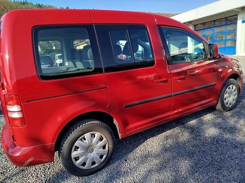 Gebraucht VW Caddy Trendline 102 PS (75 kW) 2013 Rot Van / Kleinbus