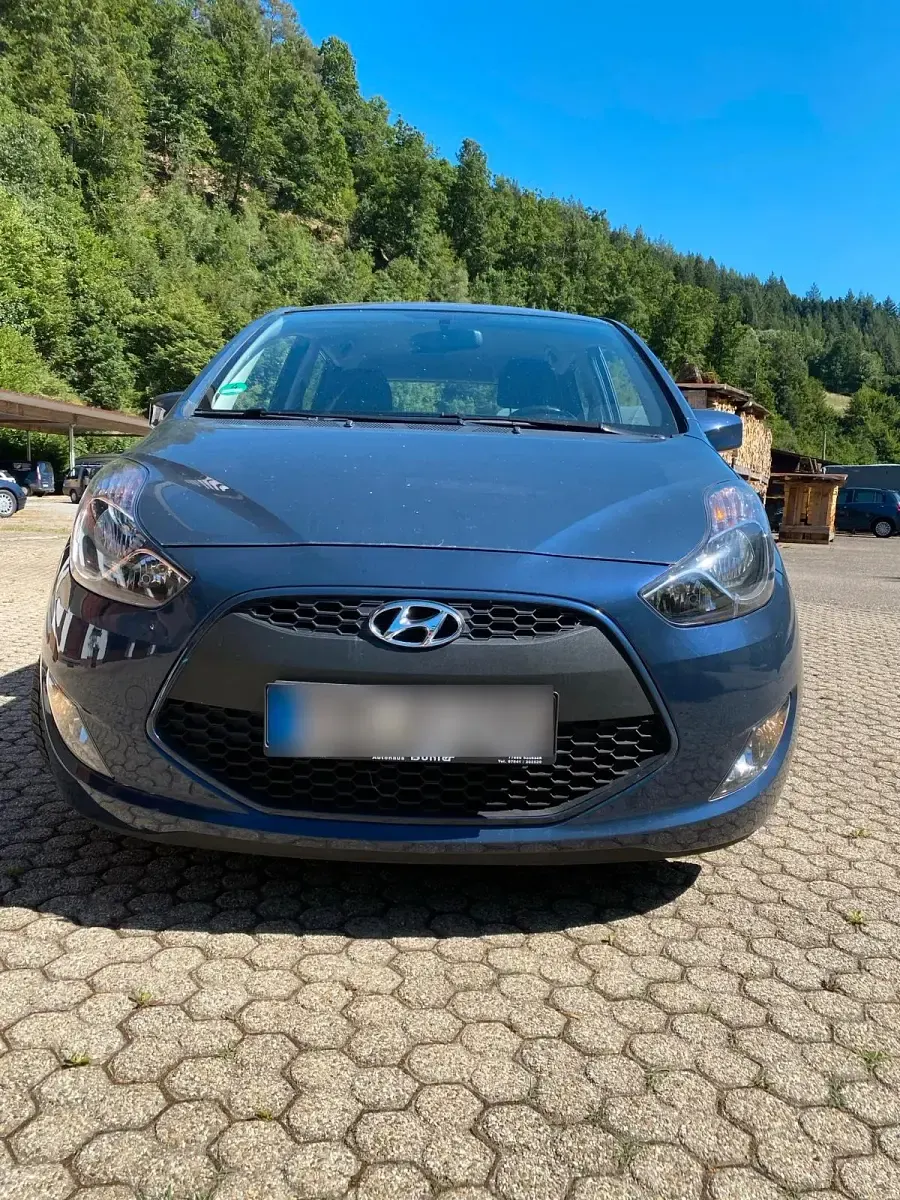 Gebraucht Hyundai ix20 90 PS (66 kW) 2017 Blau Kleinwagen