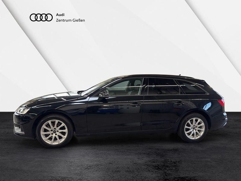 Gebraucht Audi A4 Basis 150 PS (110 kW) 2022 Mythosschwarz metallic Kombi