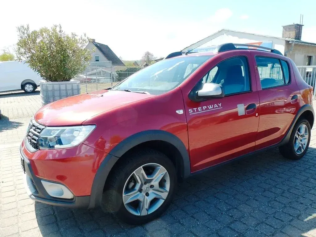 Gebraucht Dacia Sandero Prestige 90 PS (66 kW) 2017 Rot Limousine