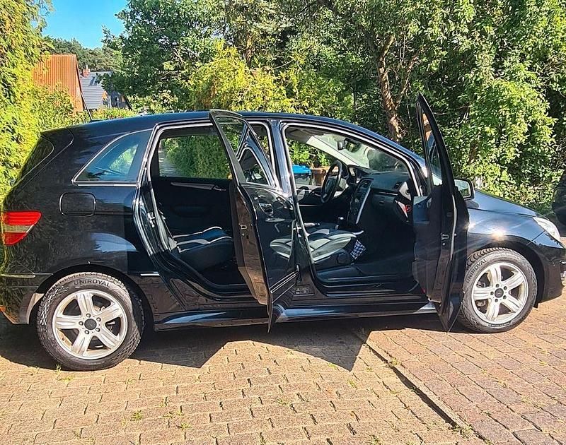 Gebraucht Mercedes B180 Sport Edition 109 PS (80 kW) 2010 Schwarz Van / Kleinbus